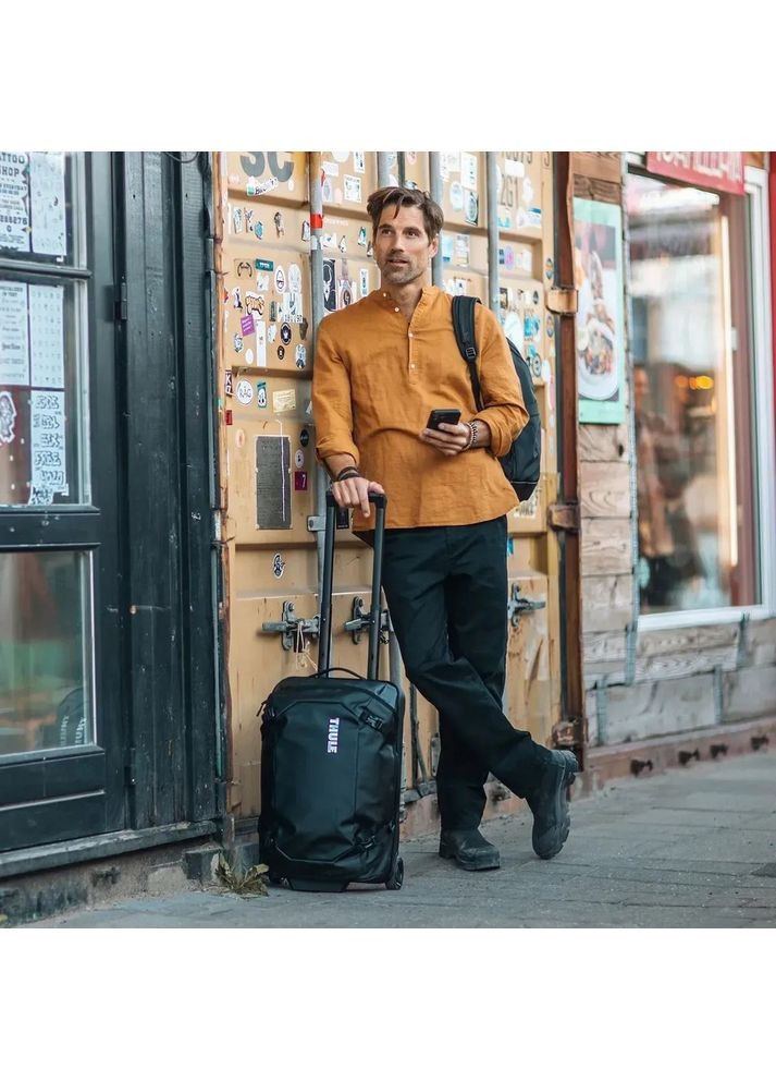 Сумка на колесах Chasm Carry-On 55 cm 40 л Pond TH 3204986 Thule (364840557)