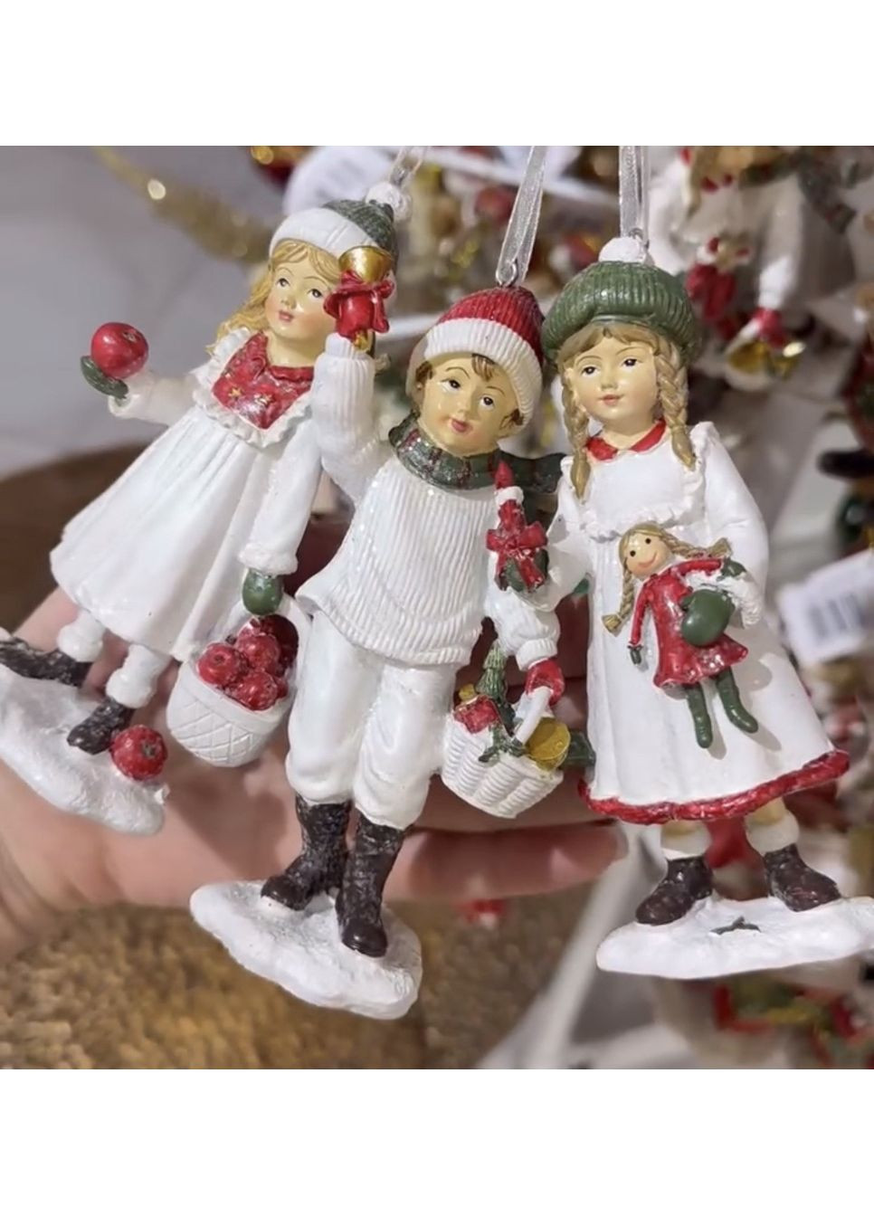 Декоративная подвесная фигурка Детки, 13см, 3 дизайна, цвет – белый с красным. No Brand (313032823)