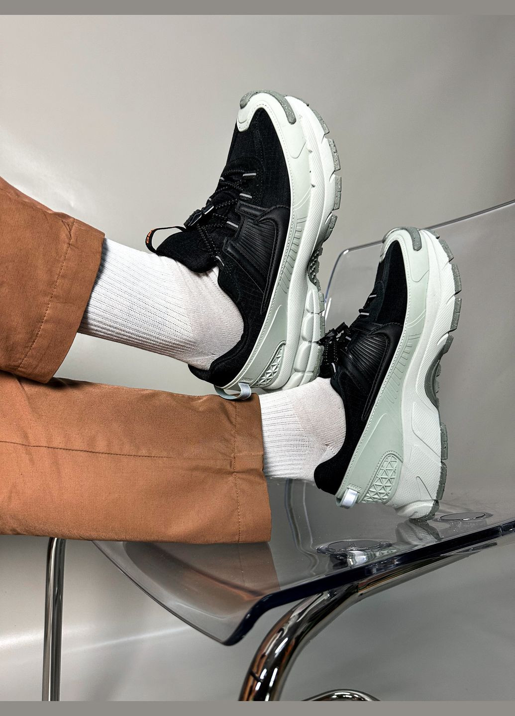 Белые демисезонные кроссовки мужские и женские nike vomero roam white black | найк вомеро роам белые No Brand