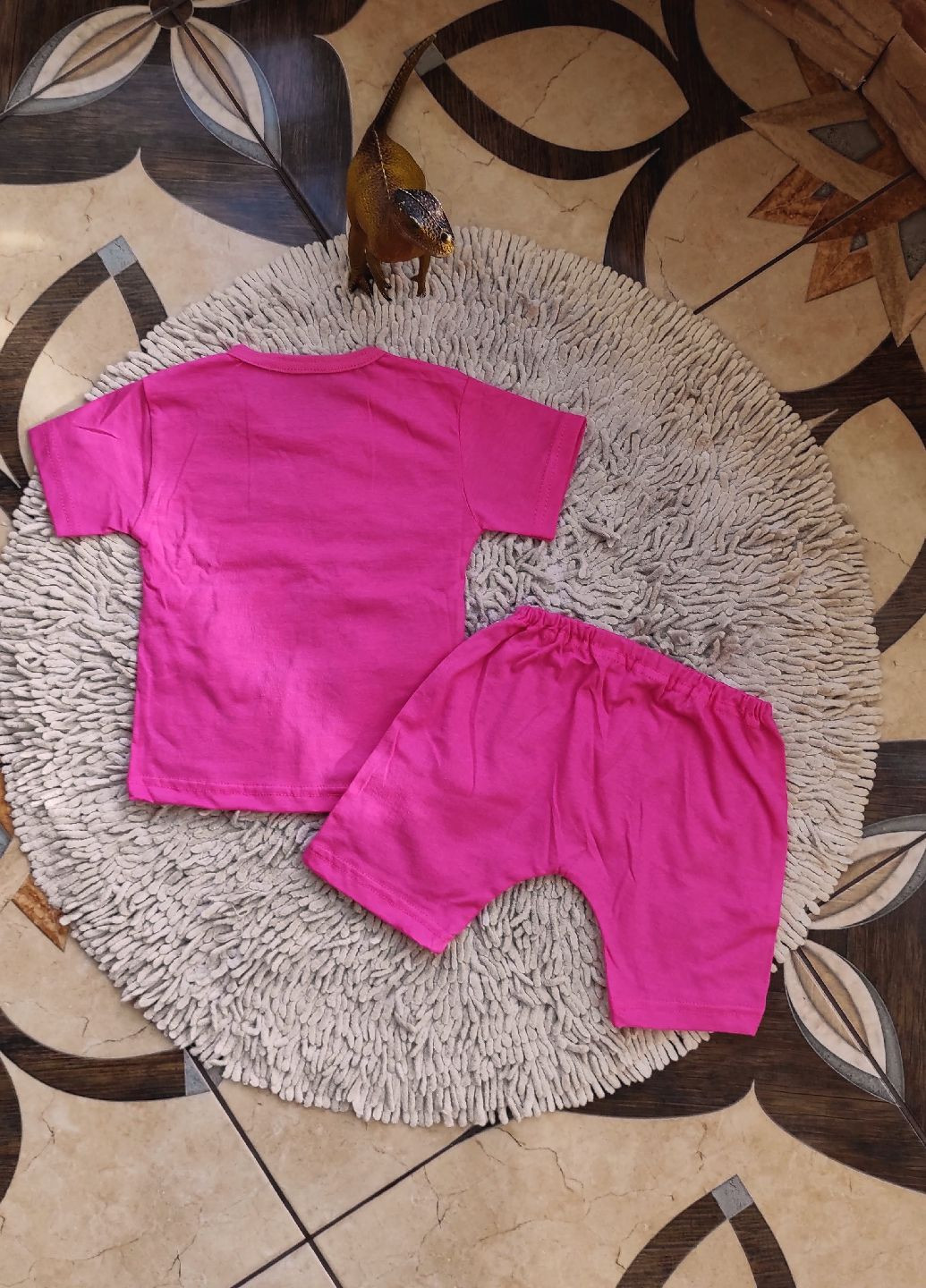 Темно-розовый летний костюм для девочек футболка, шорты дейзи No Brand
