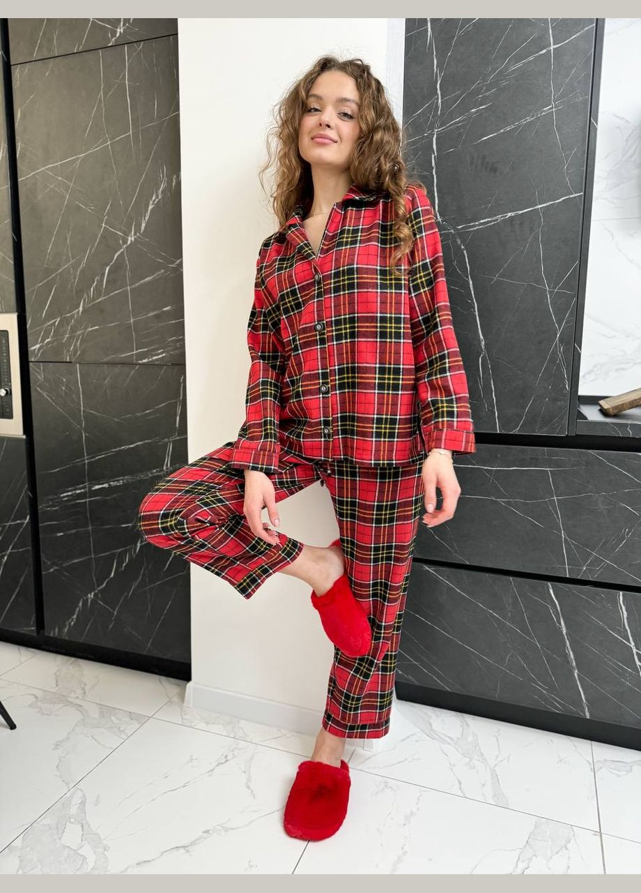 Алая уютная красивая пижама красного цвета в клетку No Brand