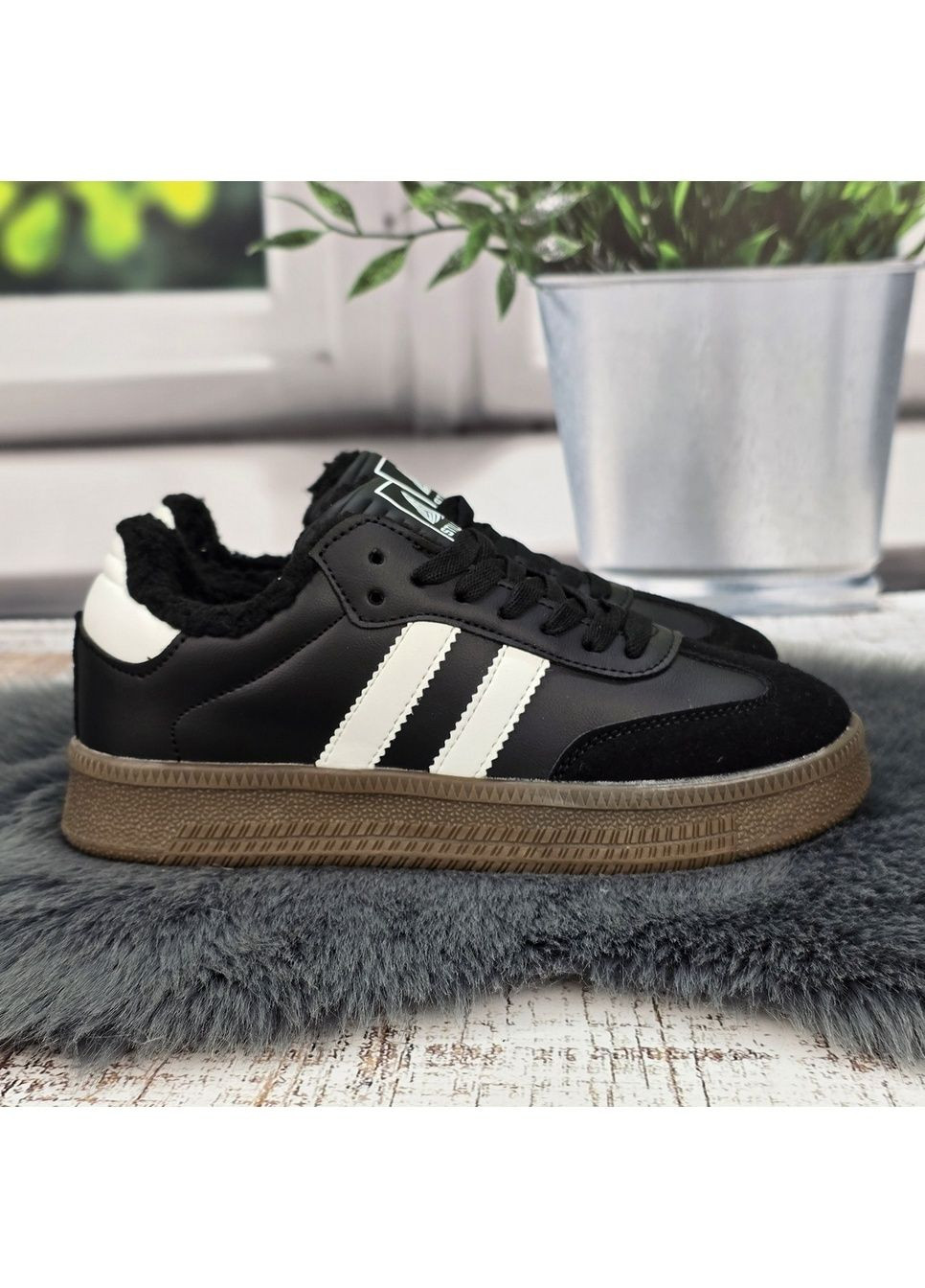 Зимние женские зимние кроссовки черные с коричневым на меху. Stilli из искусственной кожи