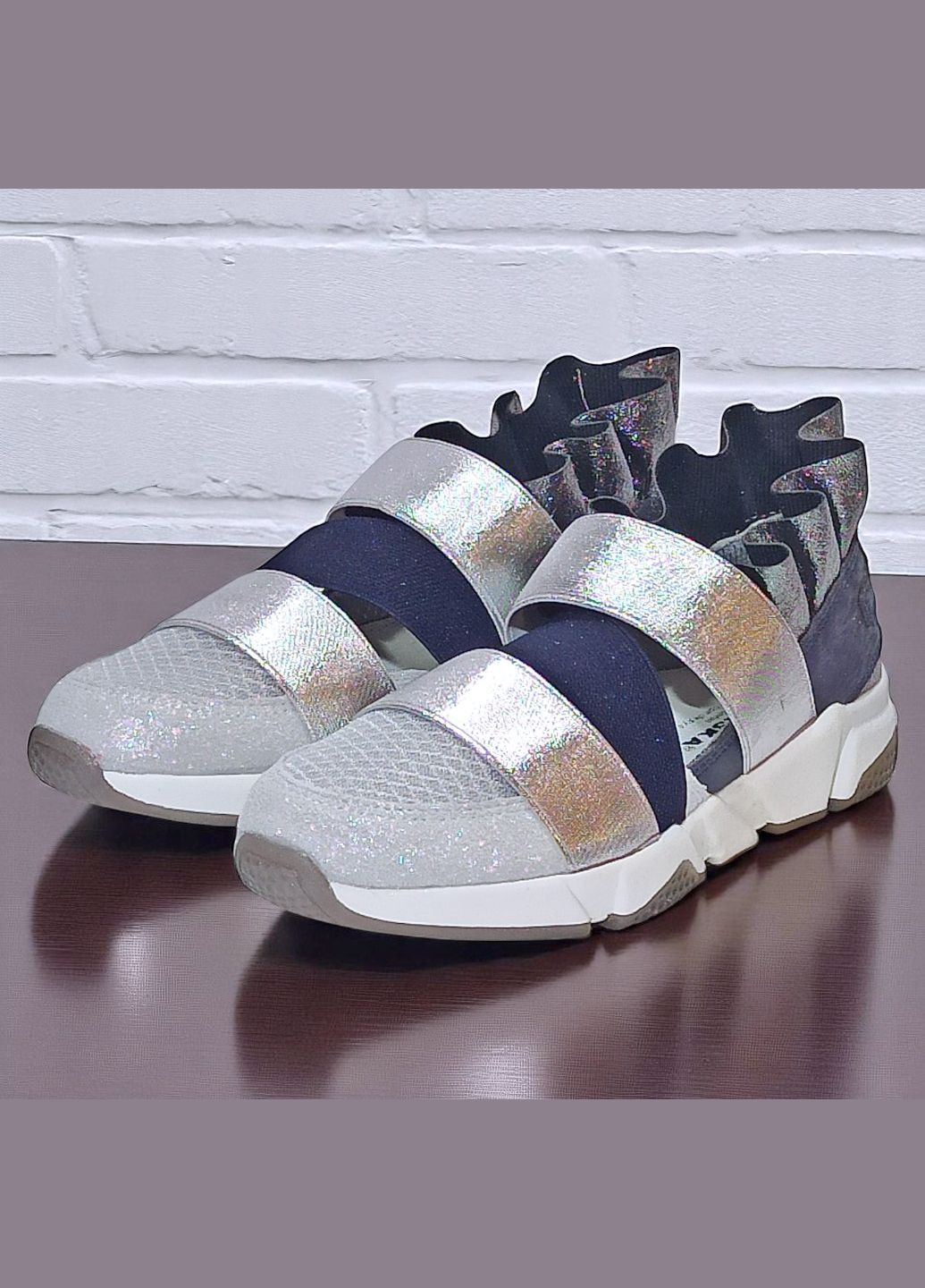 Серебристые всесезонные ортопедические кроссовки для девочки Сказка