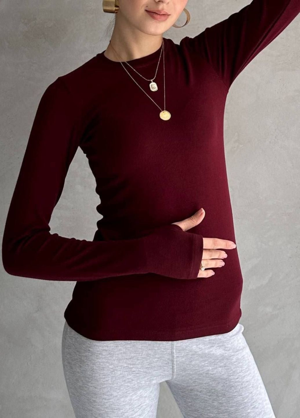 Базовый приталенный повседневный лонгслив с длинными рукавами и вырезами для пальчиков. Tik-Tak (323164428)