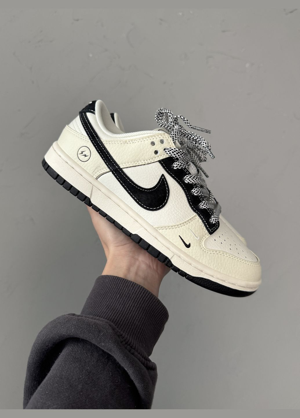 Бежевые демисезонные кроссовки мужские и женские nike sb dunk beige black | найк сб данк низкие бежевые черные No Brand