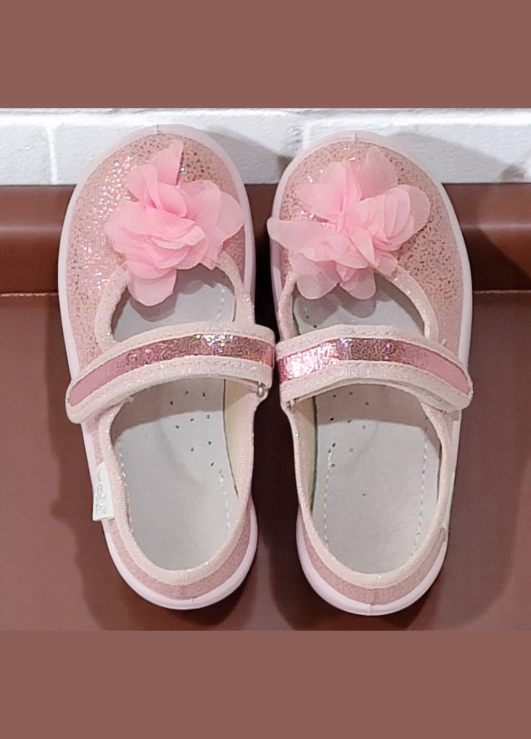 Розовые ортопедические закрытые тапочки на липучке сменка в садик для девочки валди Waldi с бантом, с цветами