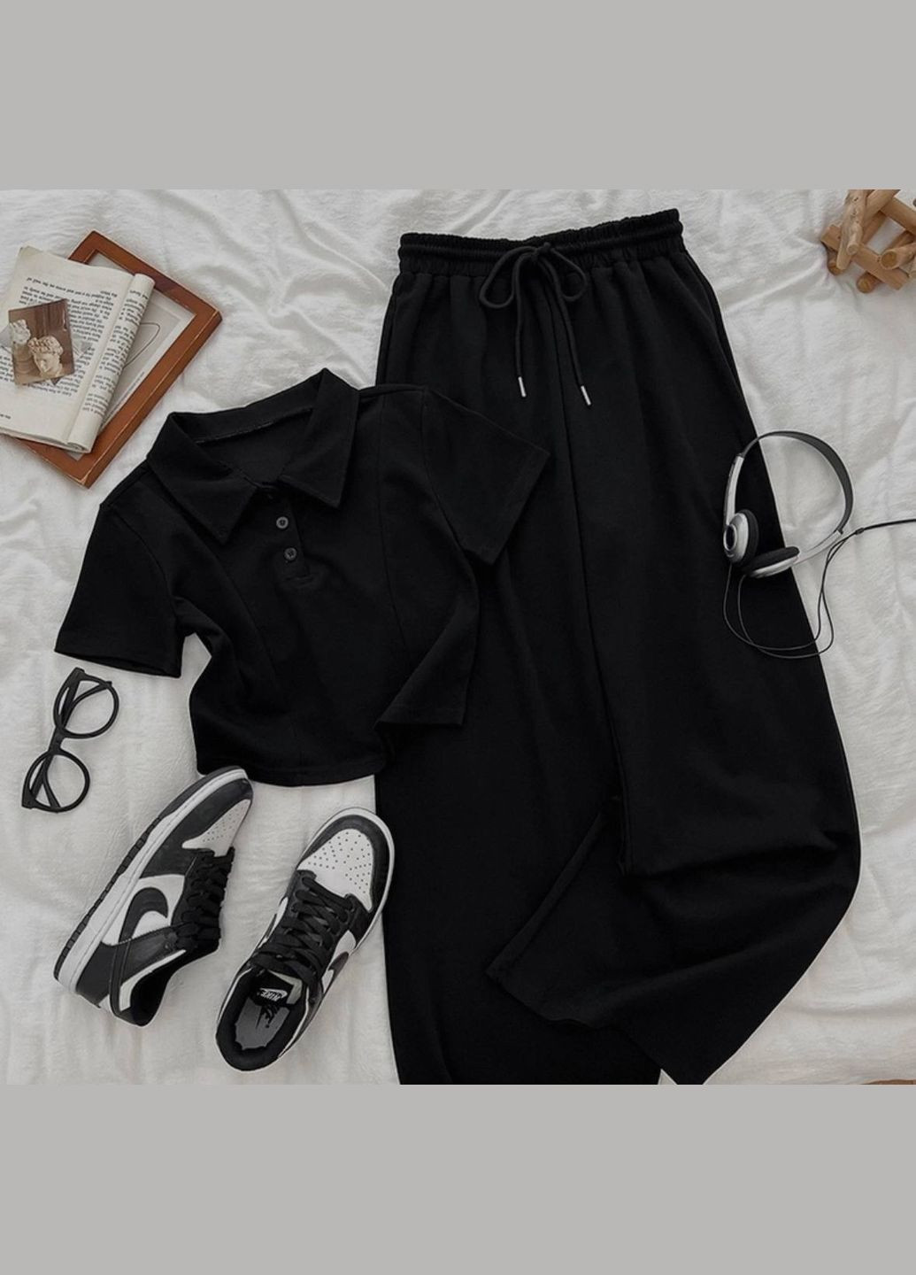 Черный демисезонный женский комплект по футболке и брюкам. Avanti