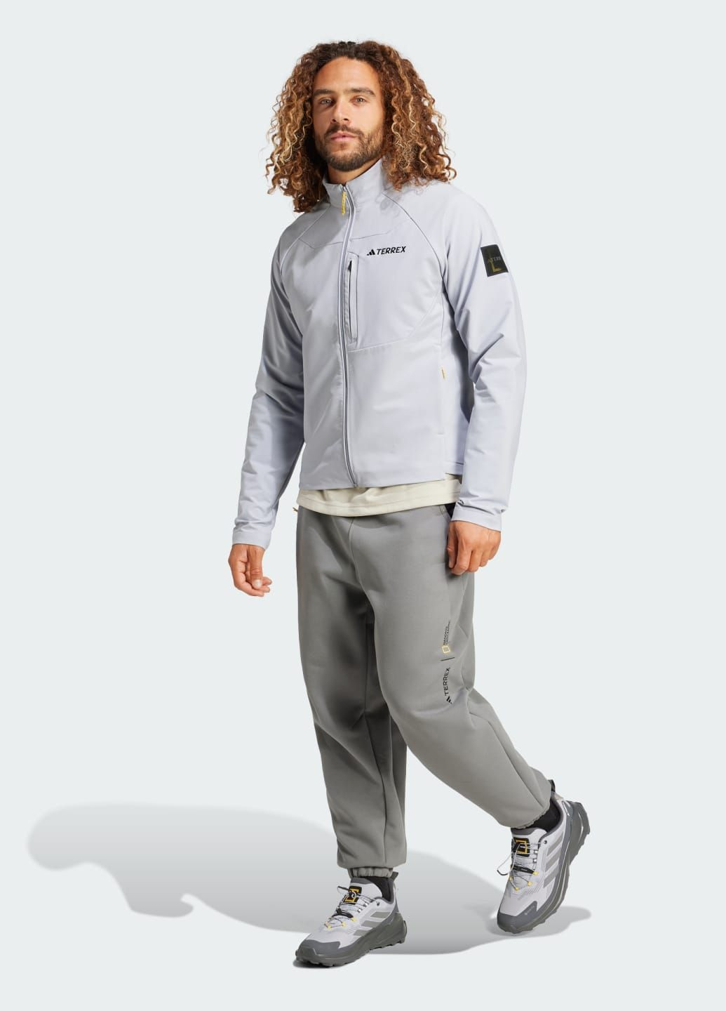 Сіра демісезонна вітровка national geographic softshell adidas