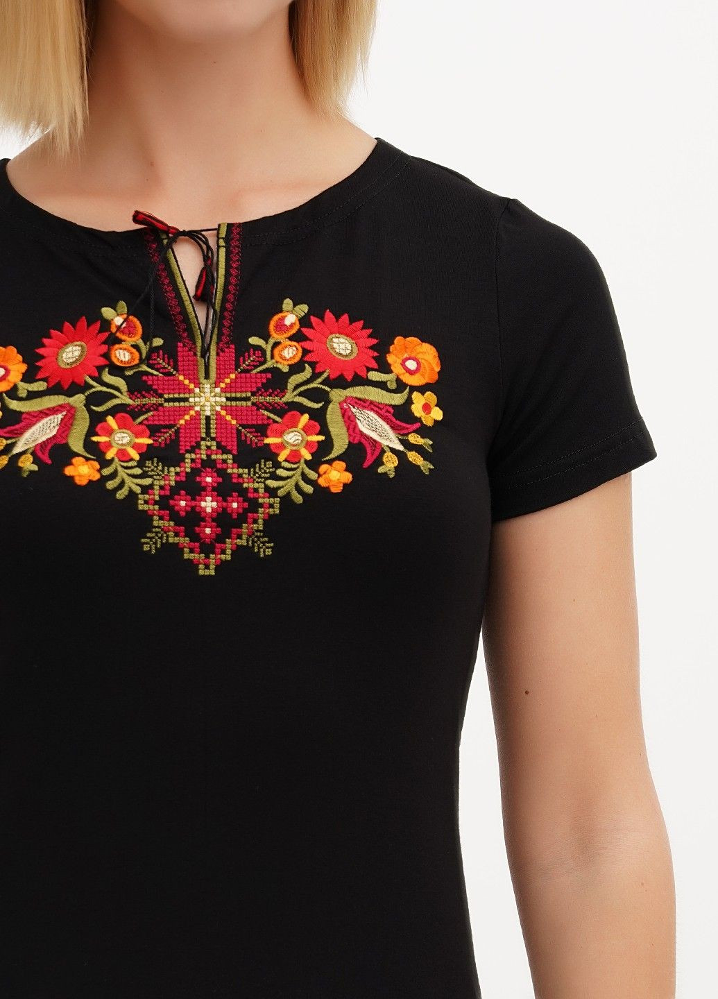 Чорна жіноча вишита футболка лісова пісня червона, чорна Lesia (335077572)