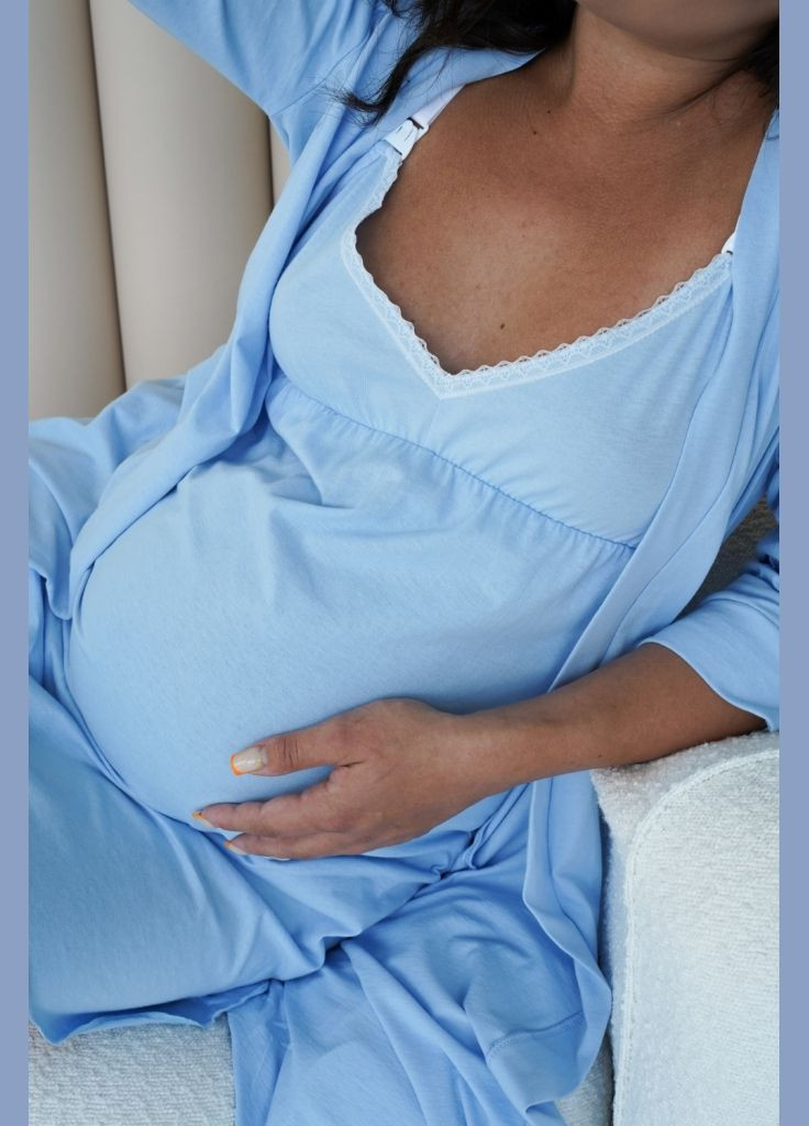 Блакитна нічна сорочка для вагітних і годуючих трикотажна на еластичних бретелях Мамин Дім (300625599)