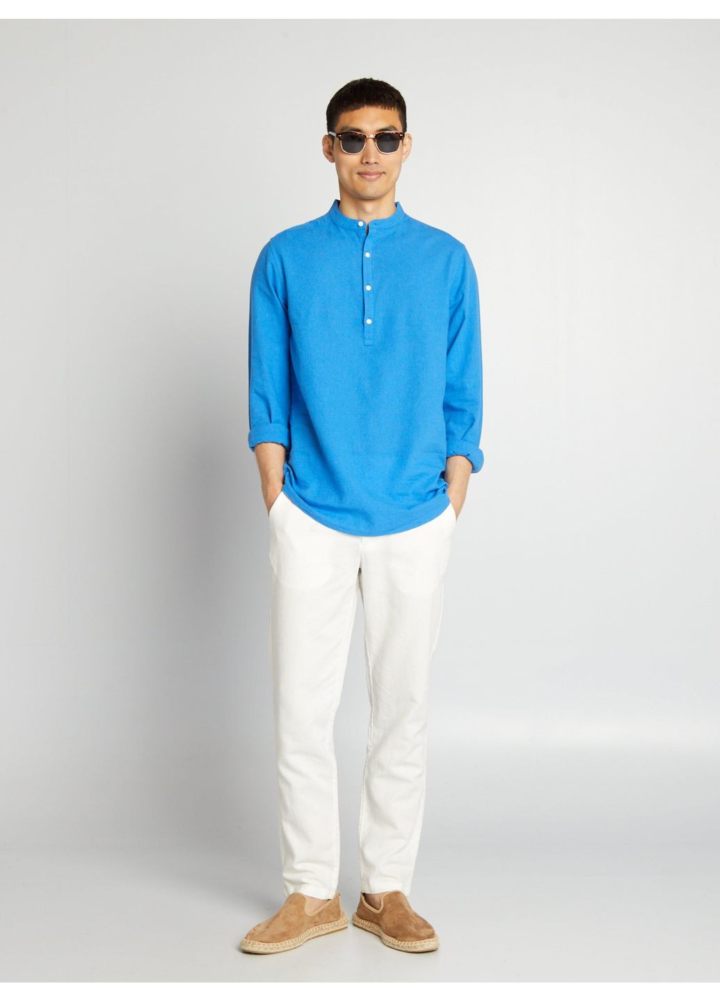 Светло-синяя рубашка Kiabi