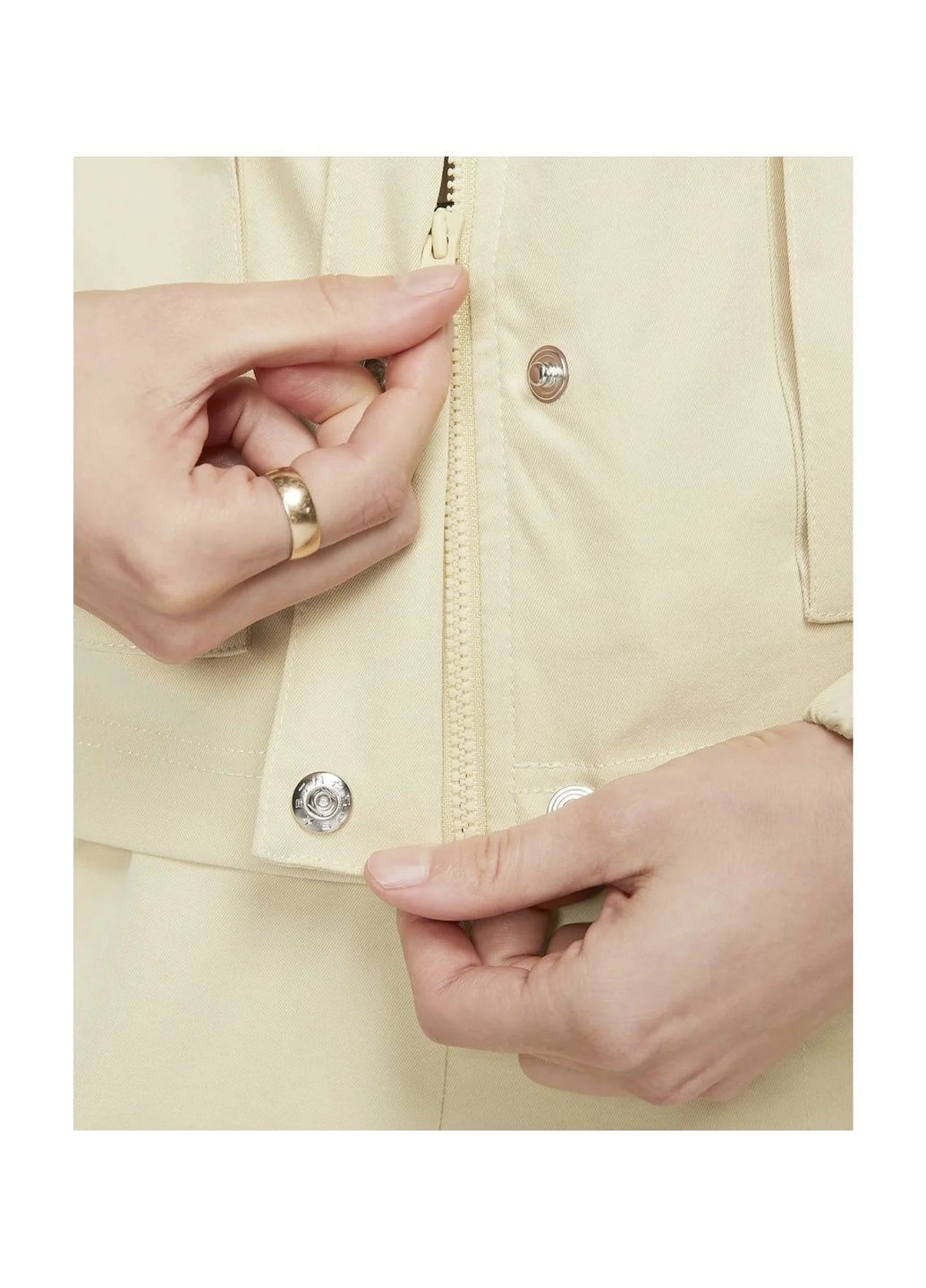 Бежева куртка жіноча sportswear swoosh beige fd1130-783 Nike