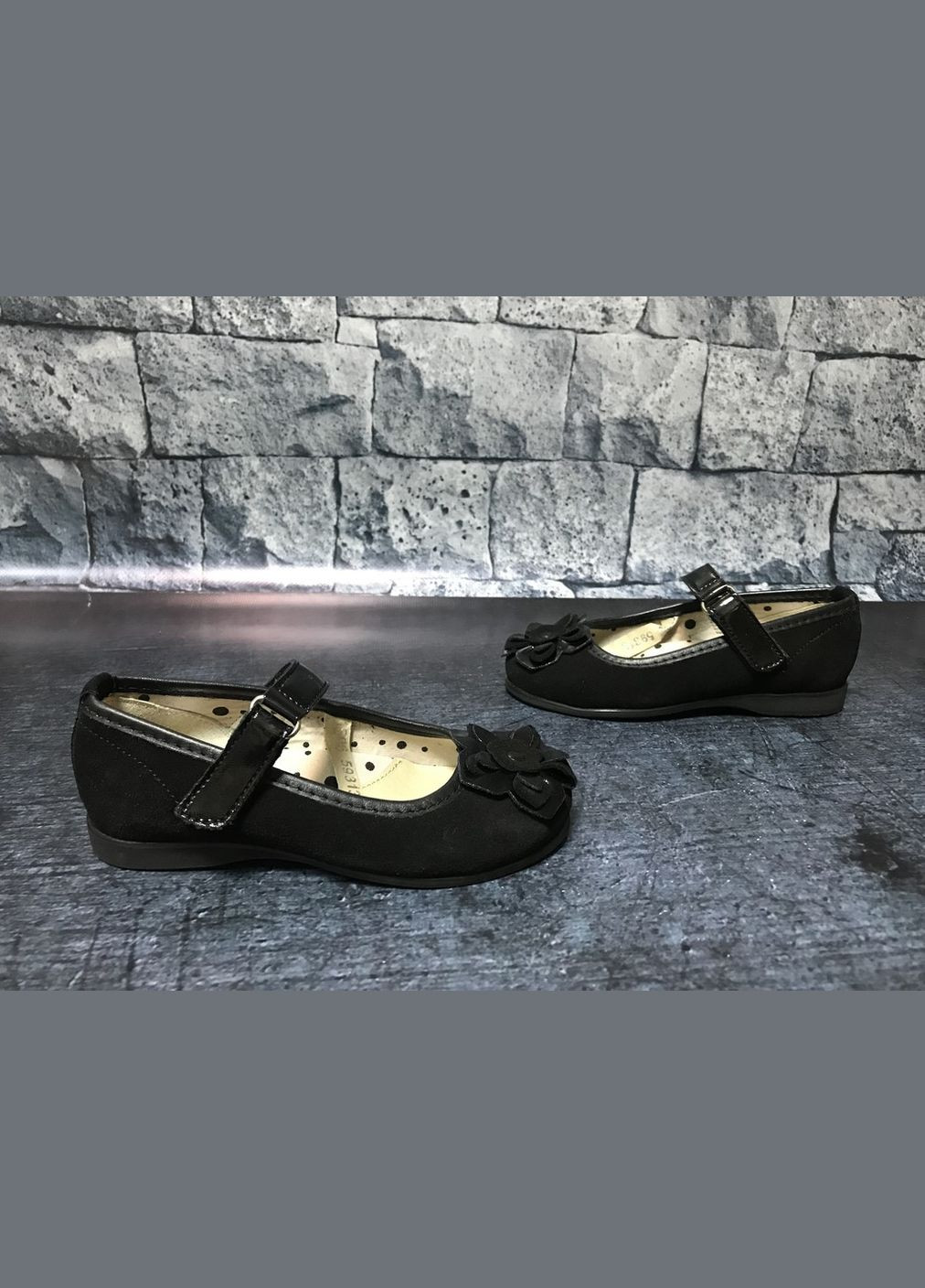 Черные замшевые туфли для девочек черного цвета на липучке,, бистфор на низком каблуке Bistfor