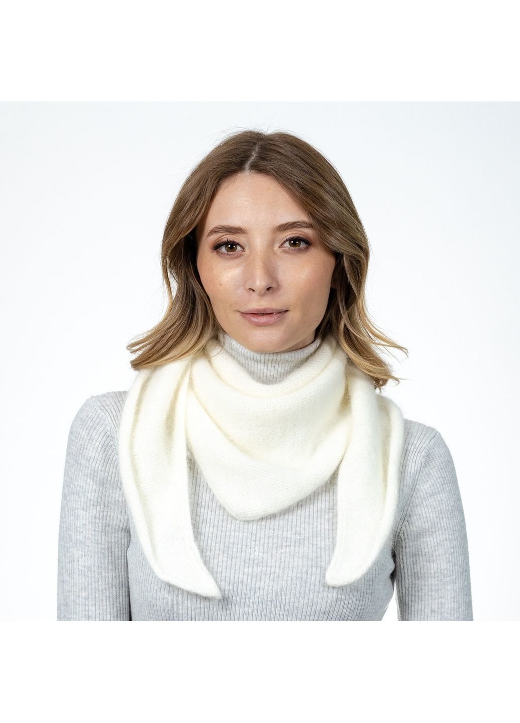 Бактус жіночий ангора білий АЛАНА LuckyLOOK 565-098 (322780665)