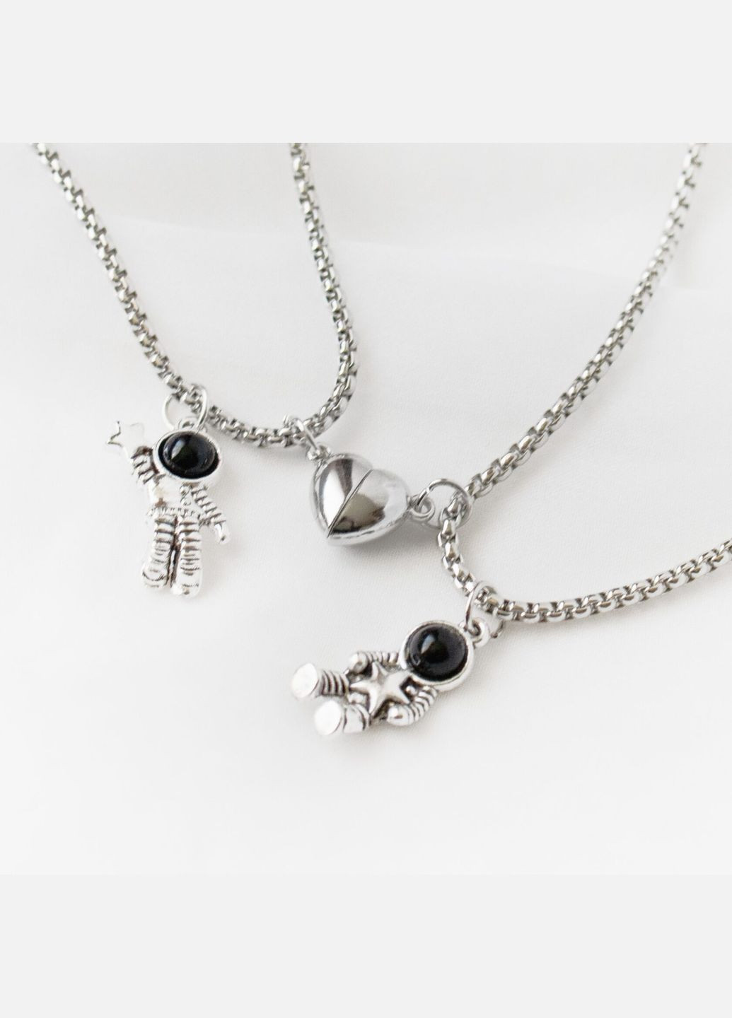 Милые цепочки для пары друзей колье с сердечком на магните с фэнтези космонавтами серебристые длинные космические для подростков No Brand (329892290)
