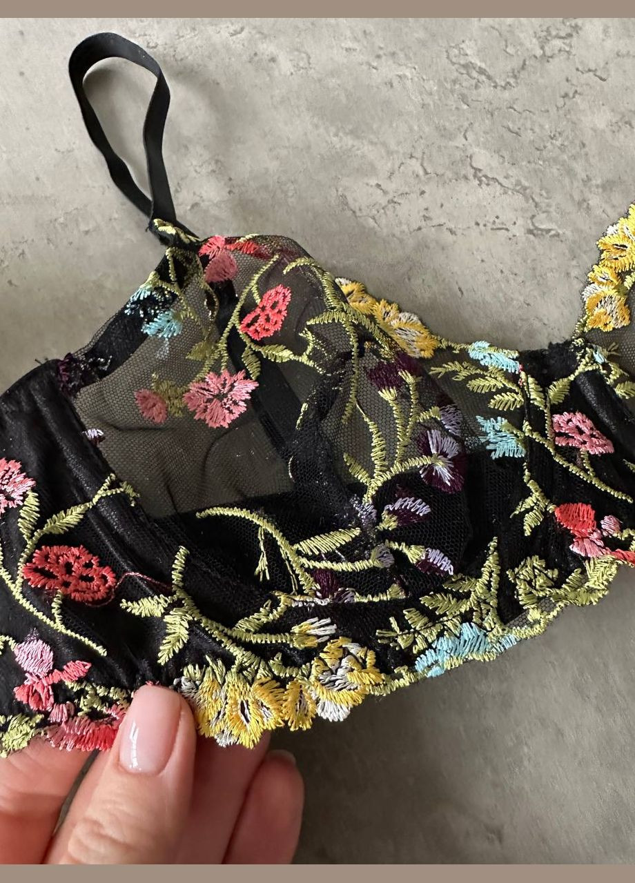 Черный демисезонный нежный цветастый комплектик Vakko