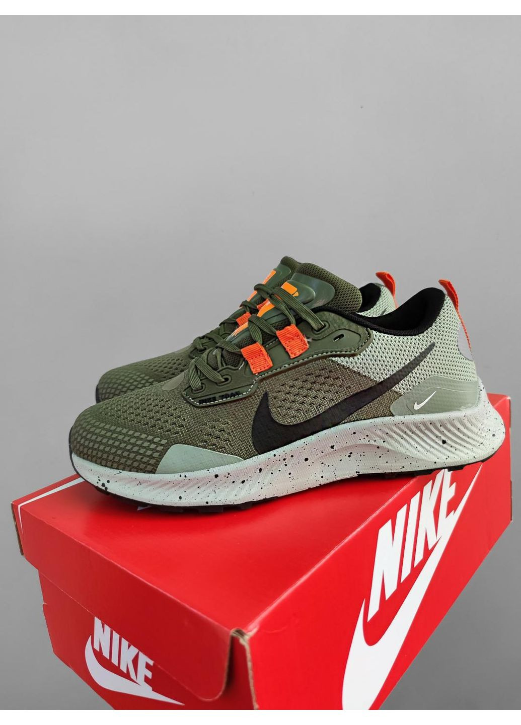 Серые демисезонные кроссовки мужские nike pegasus trail 3 green white black найк пегасус треил No Brand