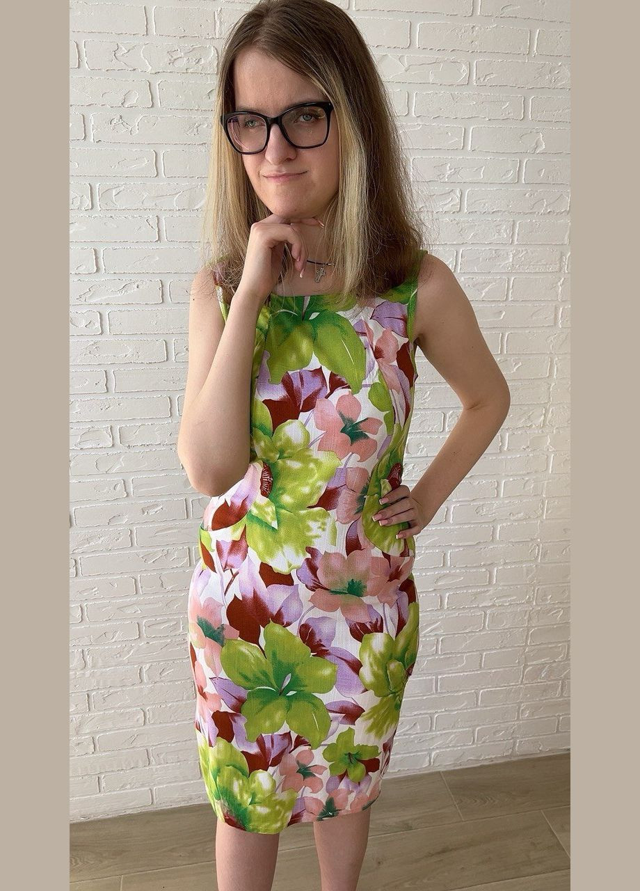 Белое повседневный, кэжуал белое льняное стрейчевое летнее женское платье-футляр миди с цветочным принтом с зелеными цветами платье-майка, футляр No Brand с цветочным принтом