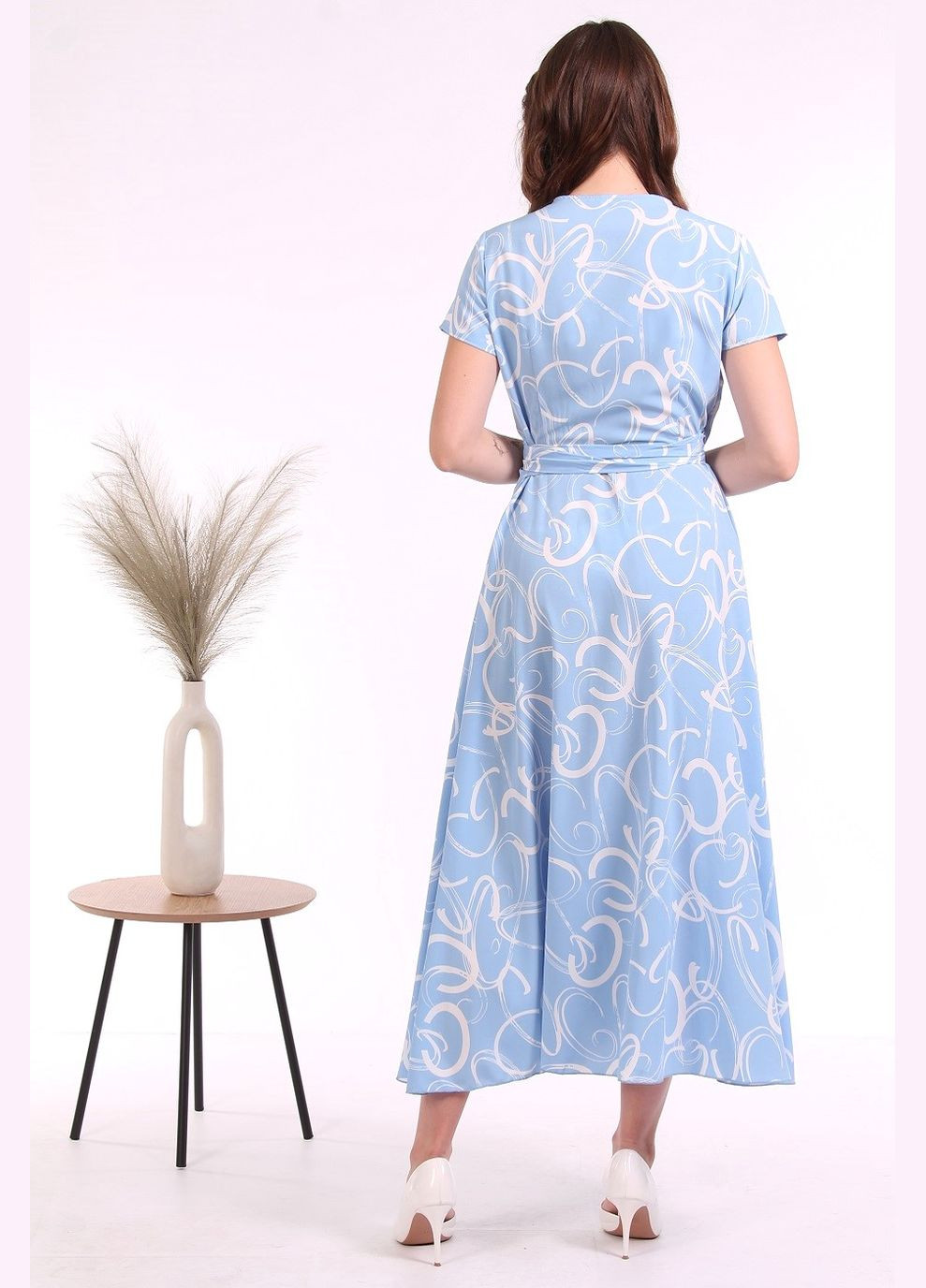 Голубое кэжуал платье летнее женское 121 кольца молочные софт голубое Актуаль с геометрическим узором