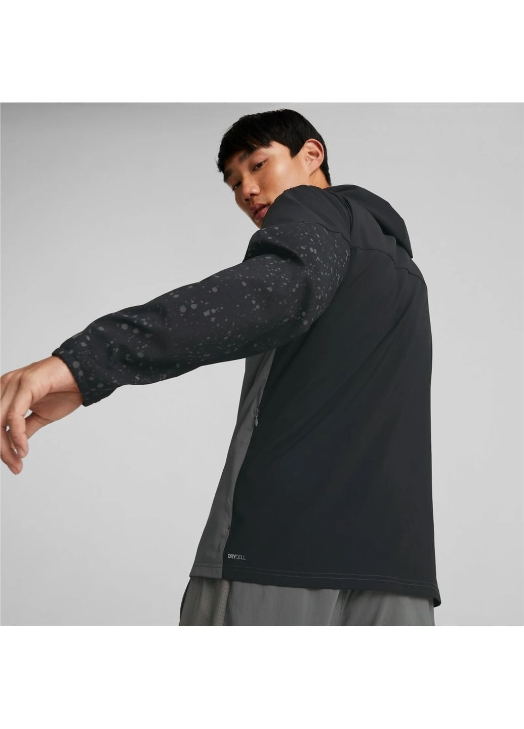 Сіра куртка чоловіча reflective printed woven running jacket grey/black 522409-15 Puma