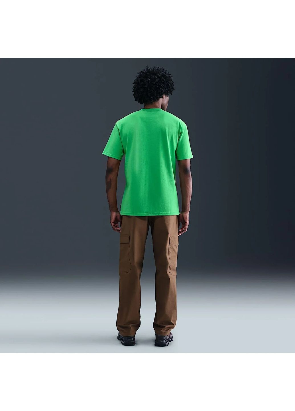 Зеленая мужская футболка sportswear premium essential tee green Nike