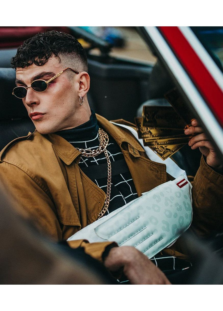 Нагрудная сумка Wings To The Future белая Sprayground (369960186)