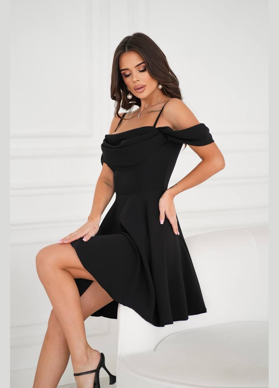 Черное элегантное платье с опущенными рукавами и драпировкой с открытыми плечами No Brand