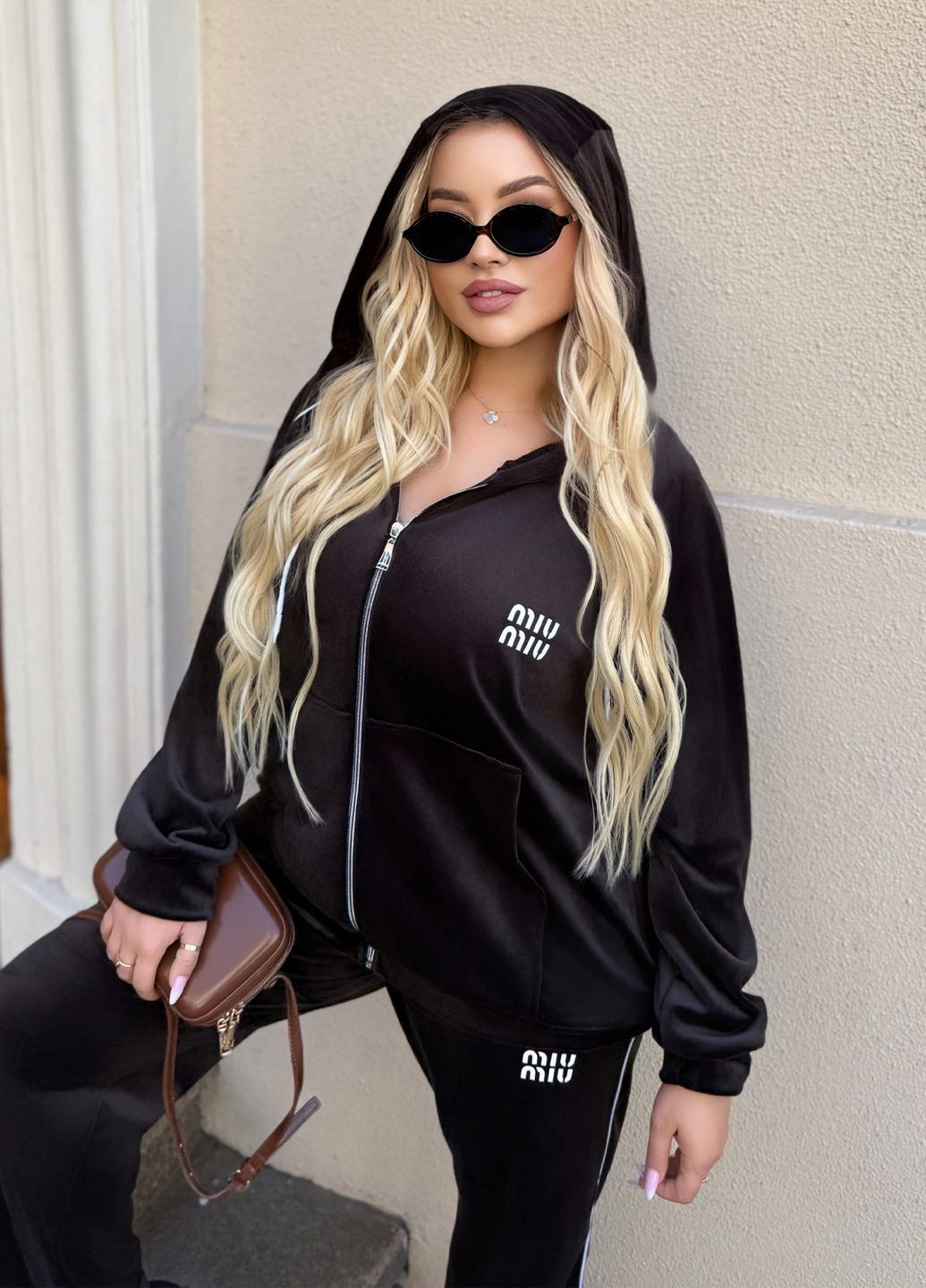 Велюровый спортивный костюм женский оверсайз с капюшоном (кофта + штаны) No Brand (361361916)