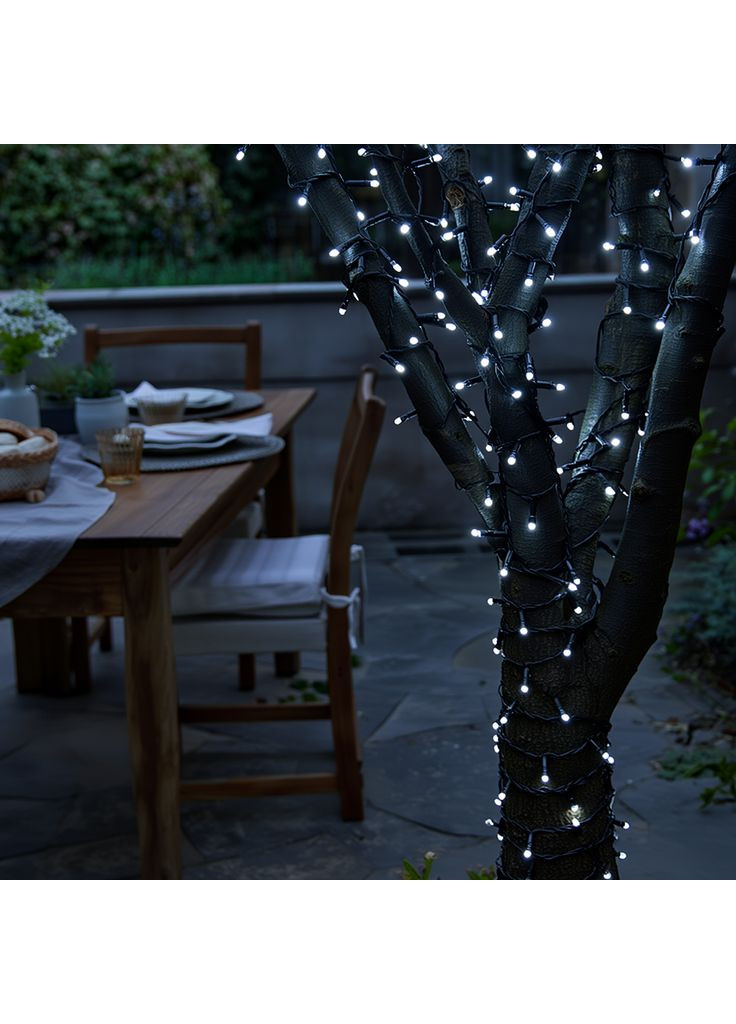 Новорічна гірлянда вулична 30 м 300 LED з сонячною батареєю чорний провід Білий SB300L30MBW Garlando (365546832)