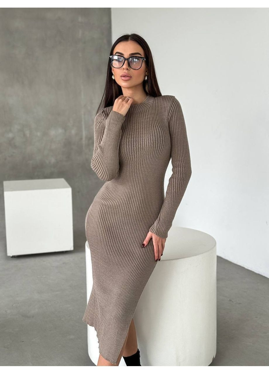 Бежевое женское вязаное платье Osoblyva