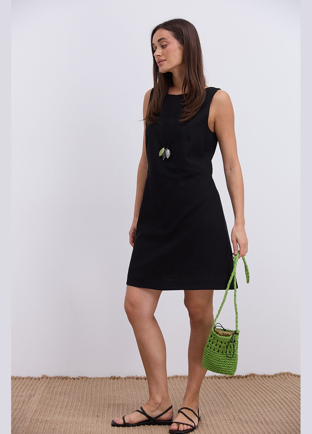 Чорна коротка літня сукня без рукавів світло-бежева з меланжем Arjen