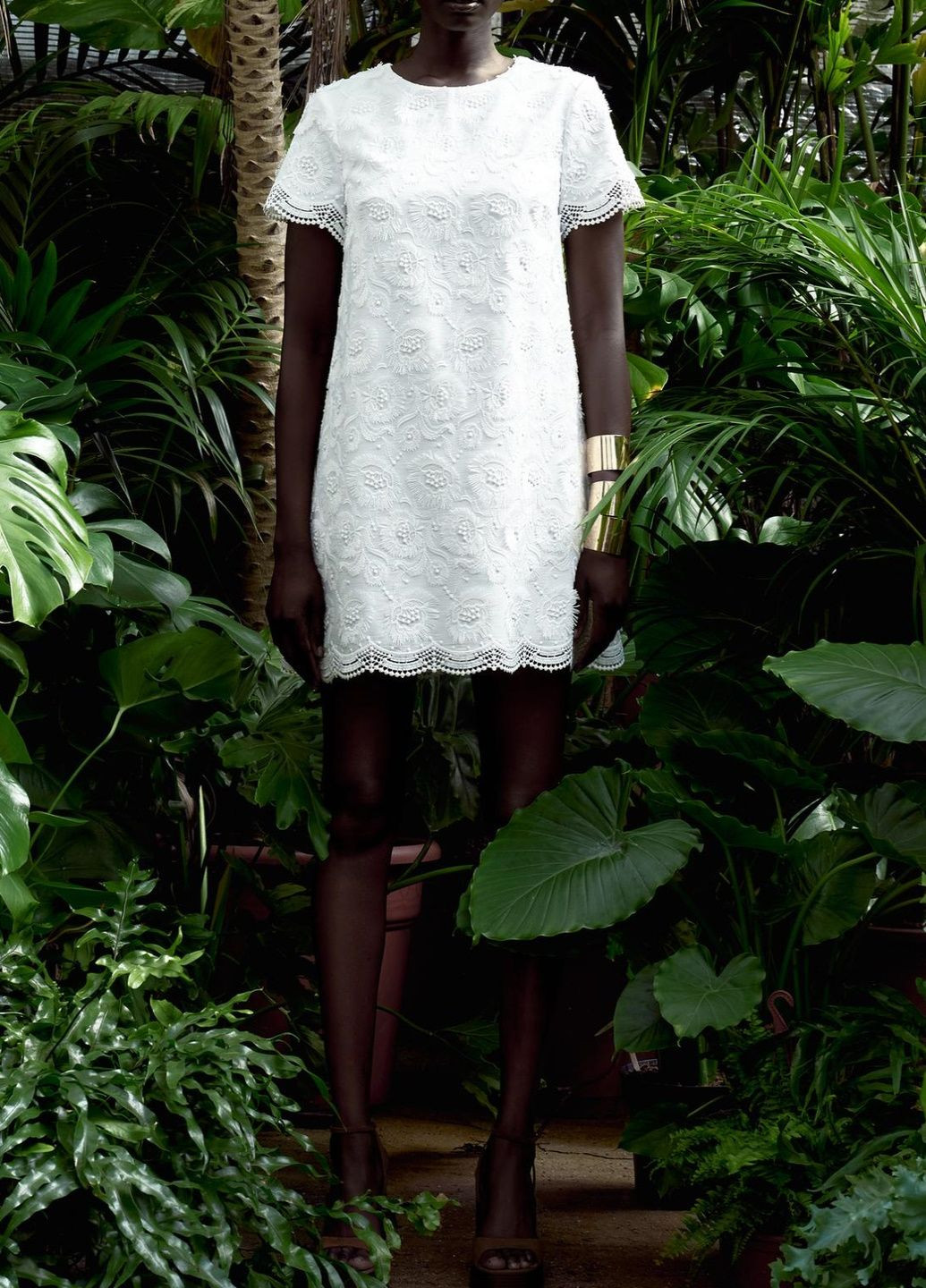 Белое праздничный платье Zara с абстрактным узором
