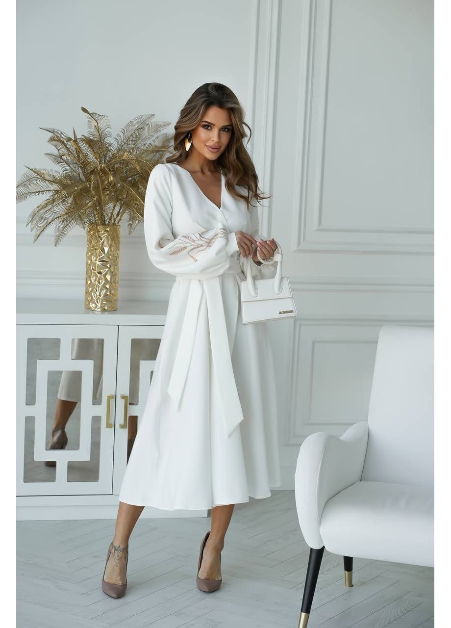 Молочна сукня на запах з вишивкою костюмка на запах No Brand