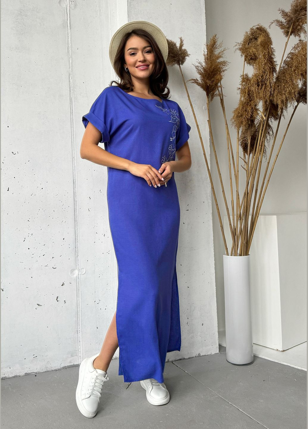Синее повседневный, кэжуал, джинсовое, вечернее яркое летнее льняное платье длины макси с цветочной вышивкой INNOE однотонное