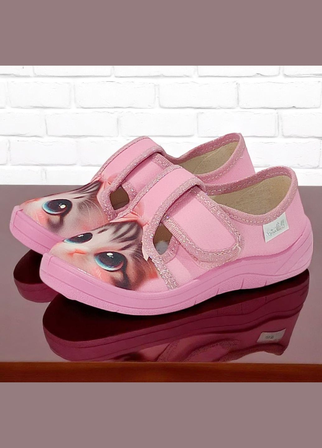 Розовые ортопедические закрытые тапочки для девочки в садик сменка на липучке валди Waldi