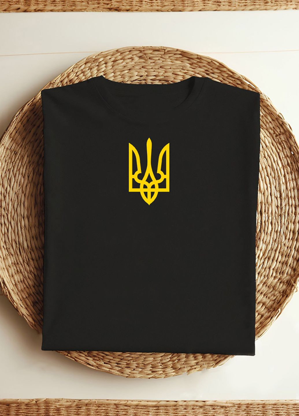 Черная демисезон футболка женская черная golden coat of arms Love&Live