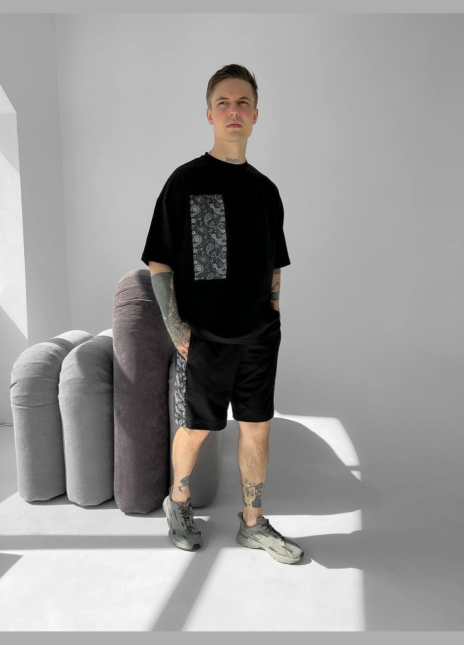 Чорна стильна футболка Vakko