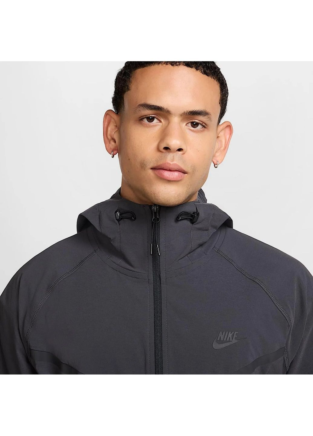 Серая куртка мужская tech woven oversized grey Nike