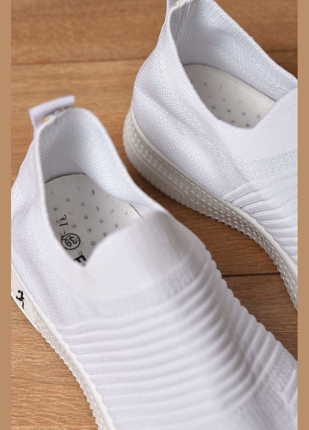 Кросівки жіночі білого кольору Let's Shop білі демісезони (345569304)