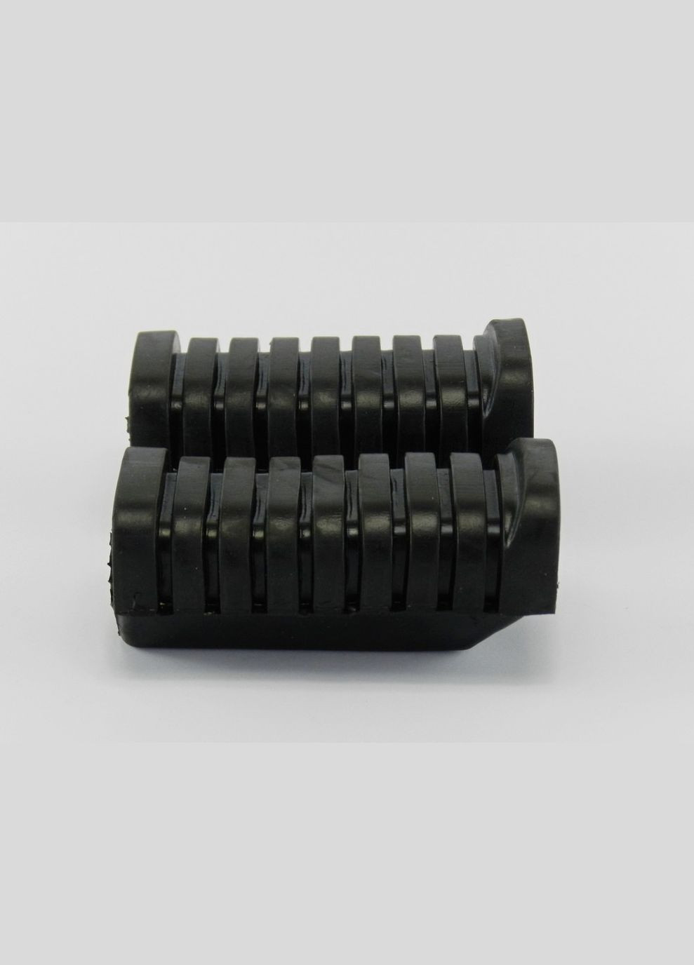 Подножки водителя резиновые Дельта/Альфа (пара) квадратное отверстие TVR No Brand (369802611)