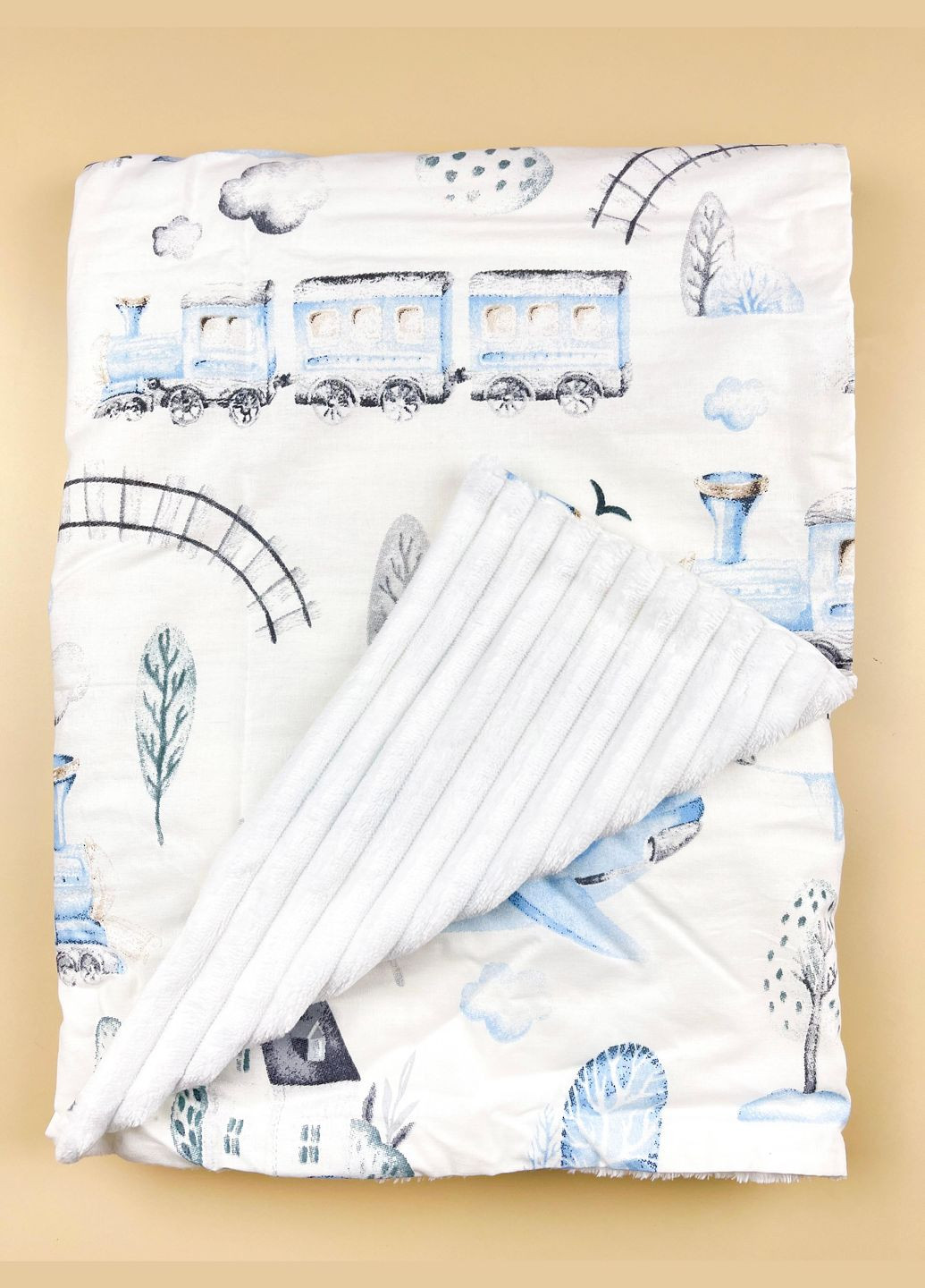Плед 100х80 см №9 Паровозики (белый плюш) Mommy Bag (335081844)