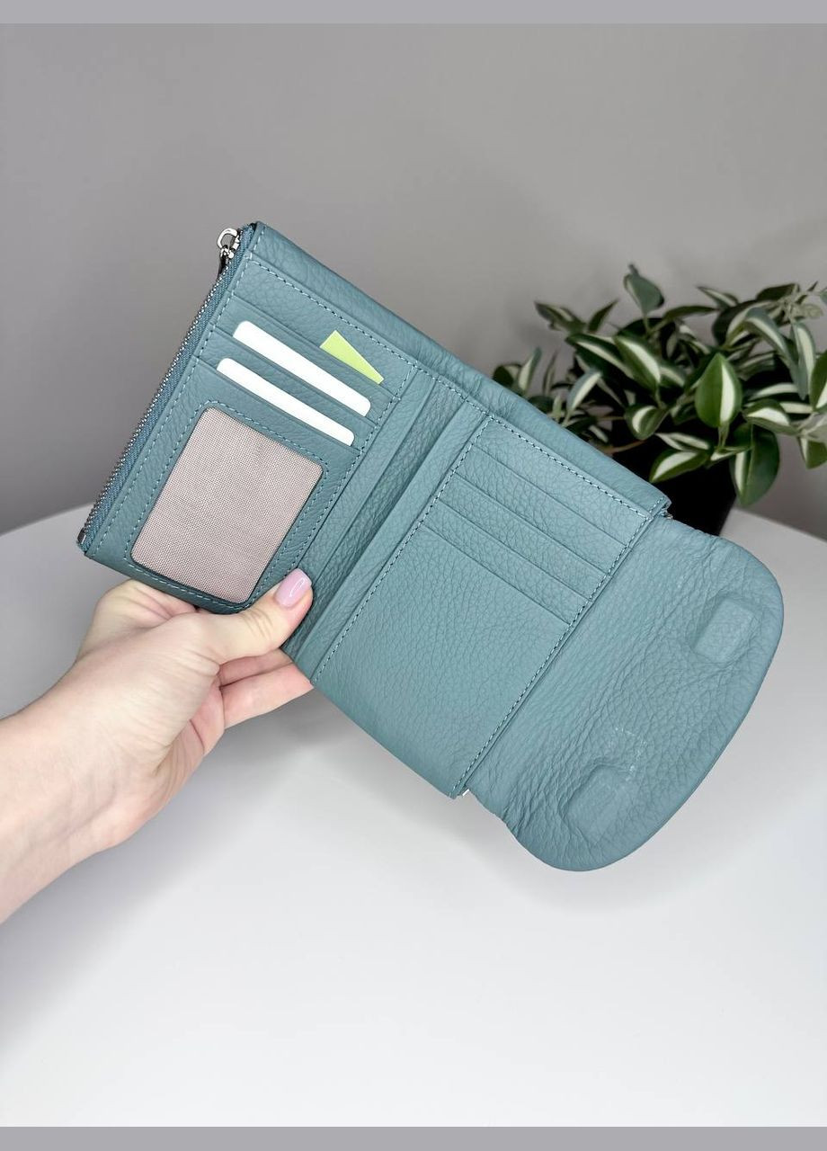 Шкіряний м'який гаманець на магнітах середнього розміру Classic (316218758)