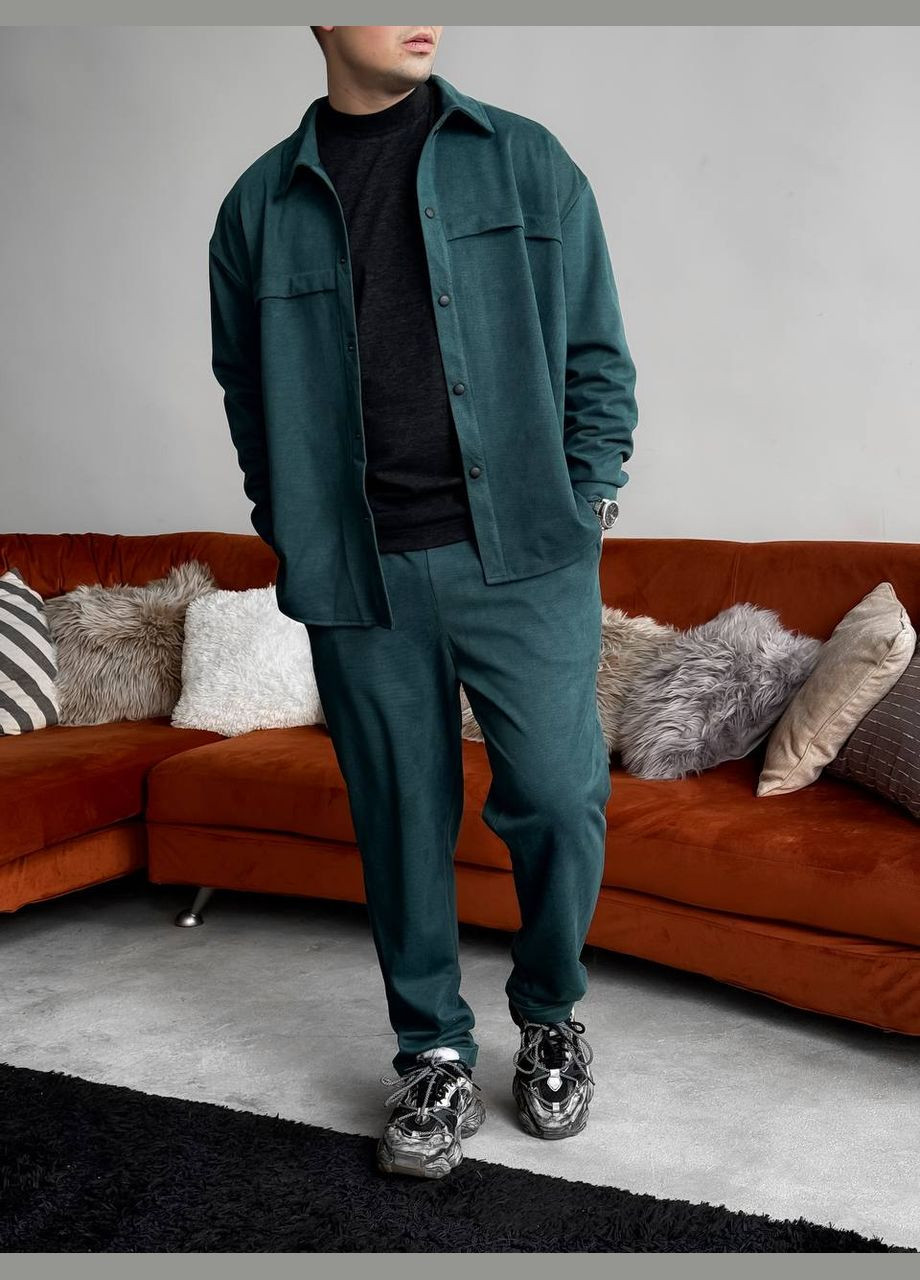 Изумрудный демисезонный замшевый костюм двойка с рубашкой, брючный Україна