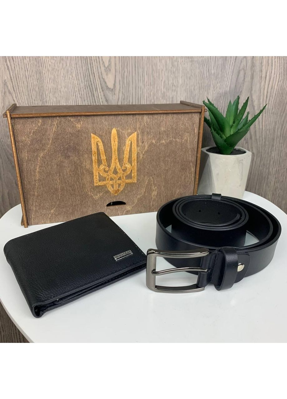 Чоловічий подарунковий набір шкіряний гаманець портмоне і пояс ремінь в чорний коробці. No Brand (351536568)