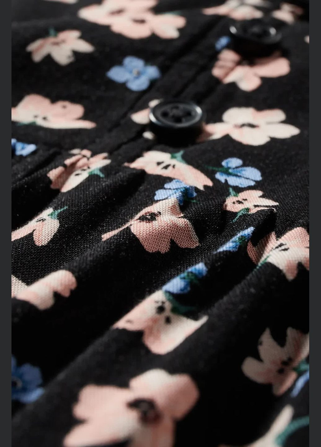 Черная демисезонная блуза в цветочный принт C&A