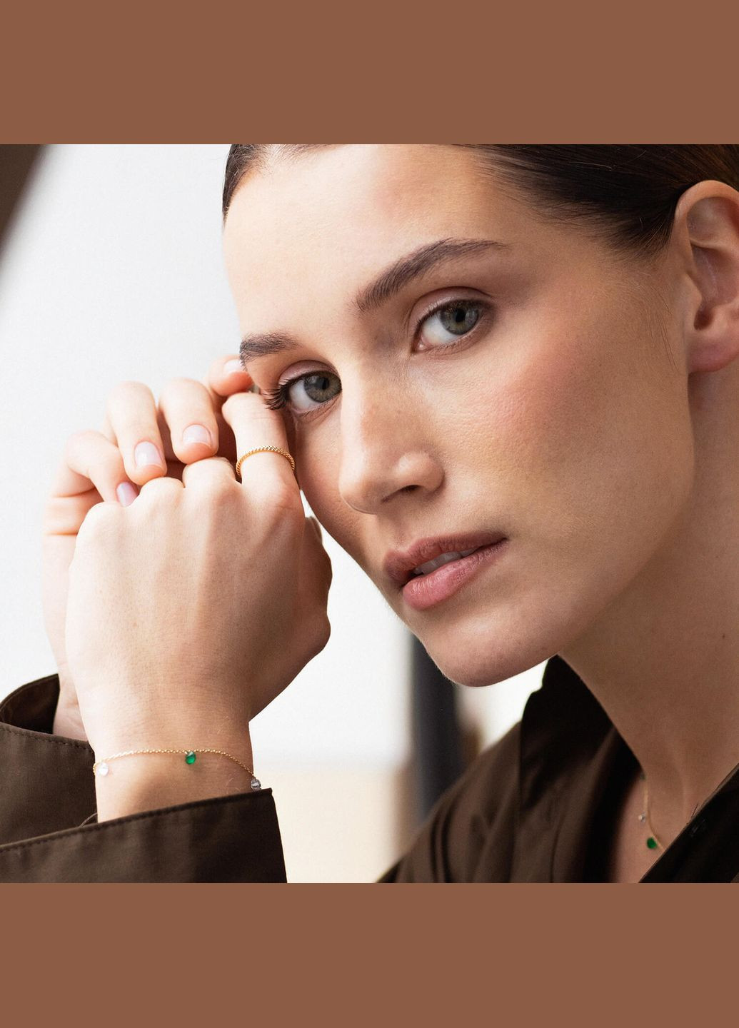 Браслет у жовтому золоті (зелені та білі фіаніти) б05138 18 18 Oniks (264022382)