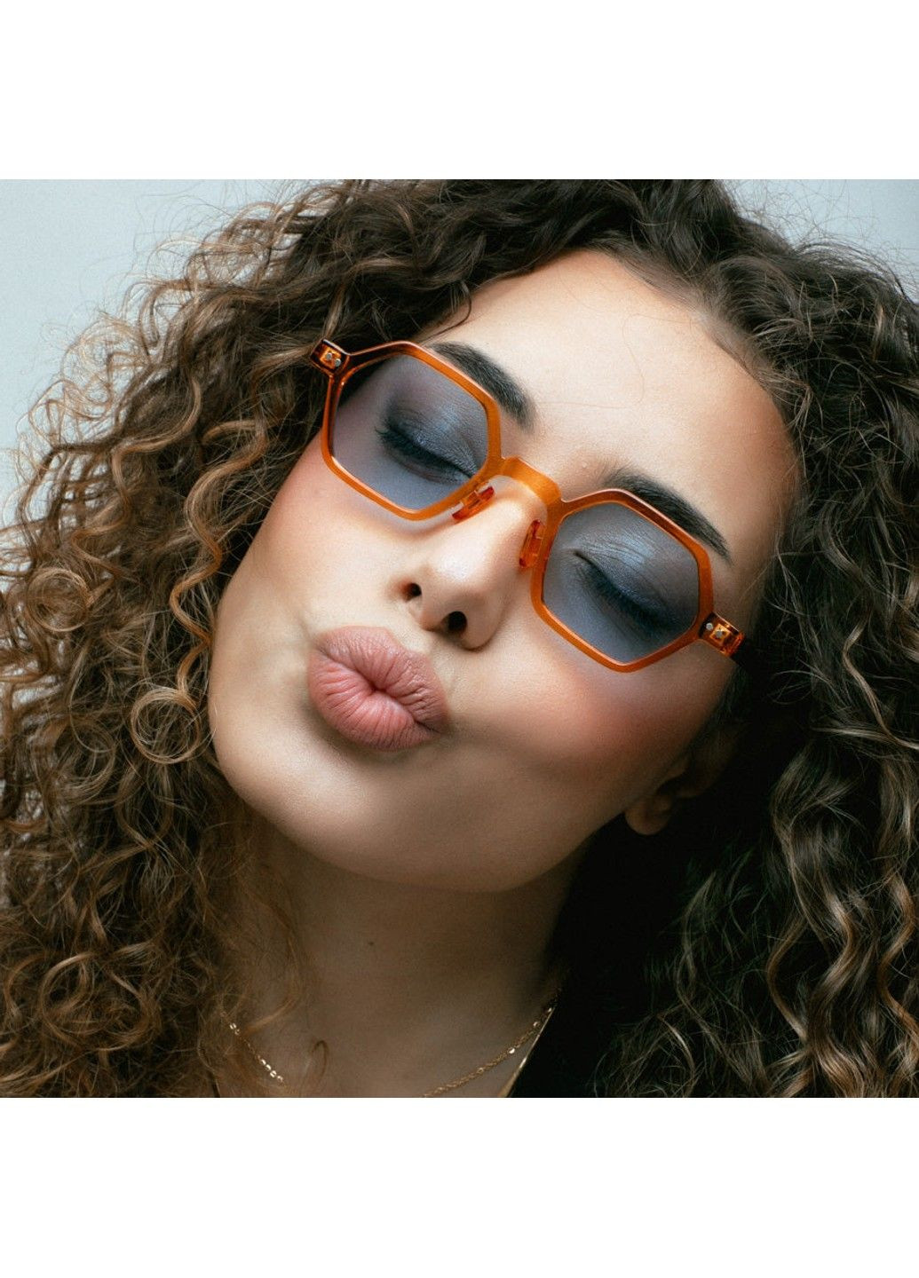 Солнцезащитные очки унисекс Kubix голубые леопардовые с желтым No Brand (316707538)