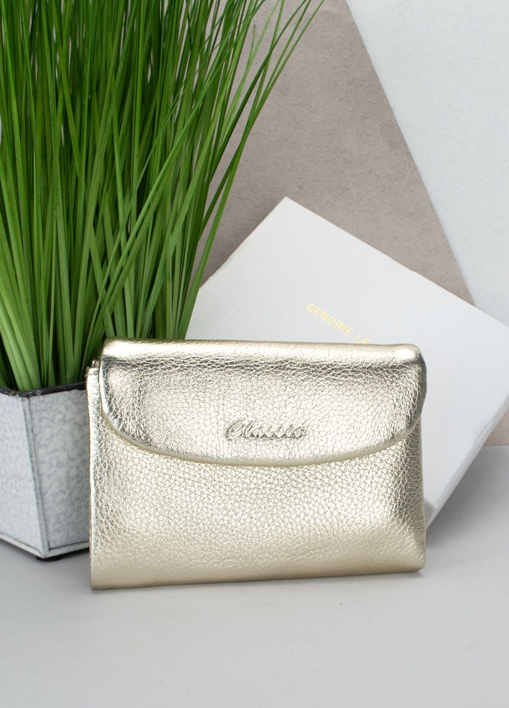 Гаманець жіночий золотистий шкіряний 2301-9929M-24 на магніті Classic (297074253)