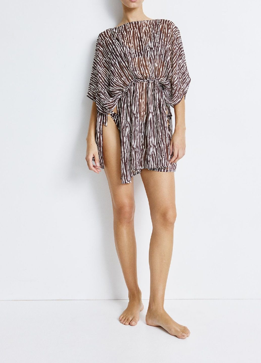 Темно-коричневое пляжное платье H&M с абстрактным узором