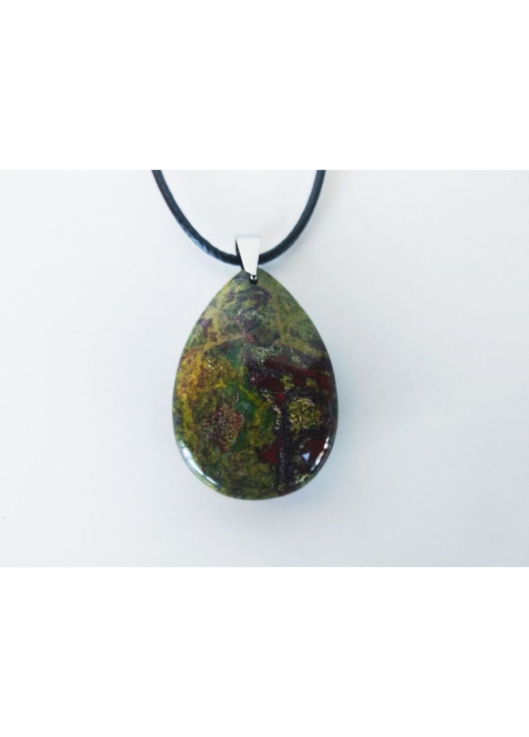 Кулон на кожаном шнурке из камня яшма "Кровь дракона" No Brand (370792115)